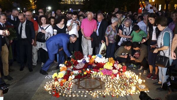 Премьер-министр Армении Никол Пашинян возложил цветы к звезде Шарля Азнавура в Ереване - Sputnik Армения