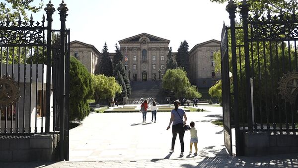 Ворота в парк парламента Армении открылись для граждан - Sputnik Армения