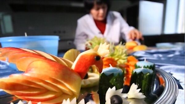 Спутник_Украшаем праздничные блюда: мастер-класс по карвингу - Sputnik Армения