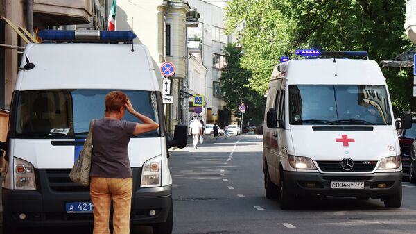 Автомобили скорой помощи и полиции на улице Москвы. - Sputnik Արմենիա