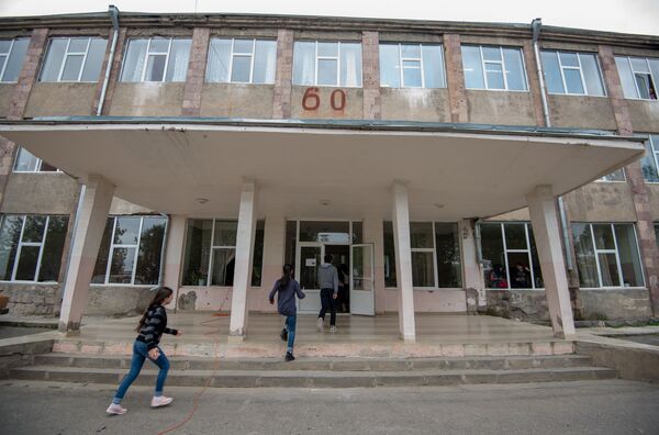 Интерпол не может найти того, кто играл в прятки в селе Коти: иной портрет Вано Сирадегяна Интерпол не может найти того, кто играл в прятки в селе Коти: иной портрет Вано Сирадегяна - Sputnik Армения
