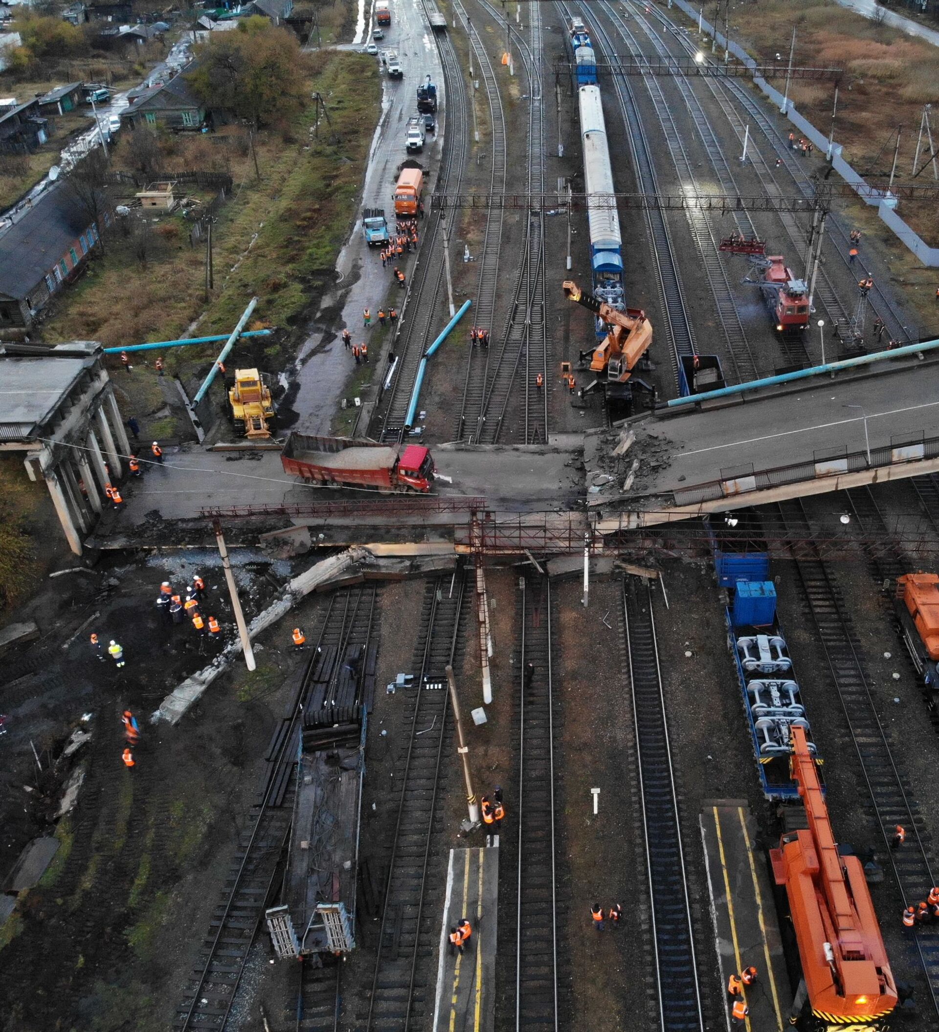 Крушение моста в подольске. Движение восстановлено.