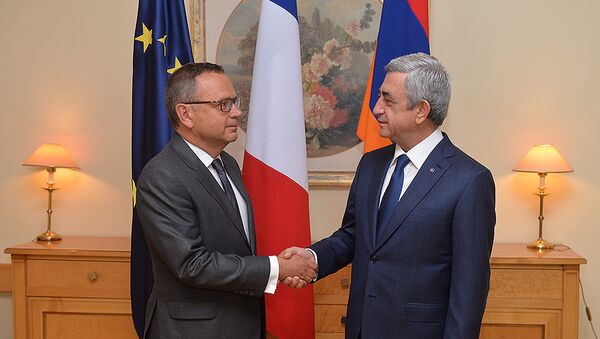 Посол Франции Жан-Франсуа Шарпантье и президент Армении Серж Саргсян - Sputnik Արմենիա