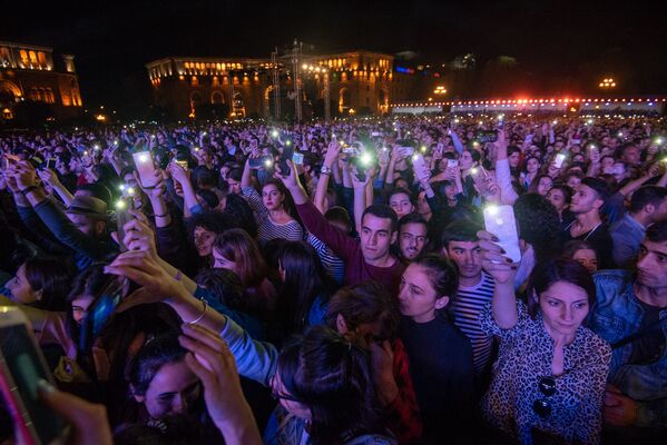 Гала-концерт на площади Республики в рамках Франкофонии (11 октября 2018). Еревaн - Sputnik Армения