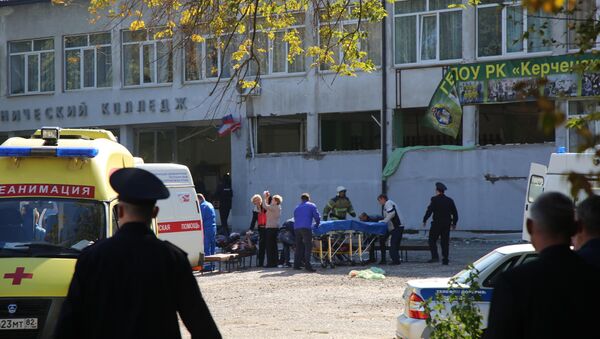 У Политехнического колледжа в Керчи, в котором произошел взрыв. - Sputnik Армения