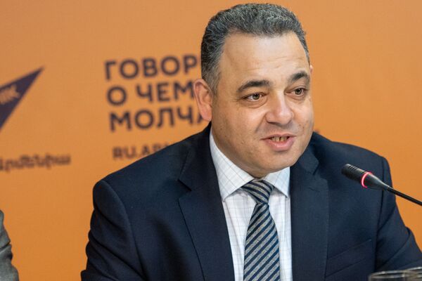 Мецо Игитян Мецо Игитян - Sputnik Արմենիա