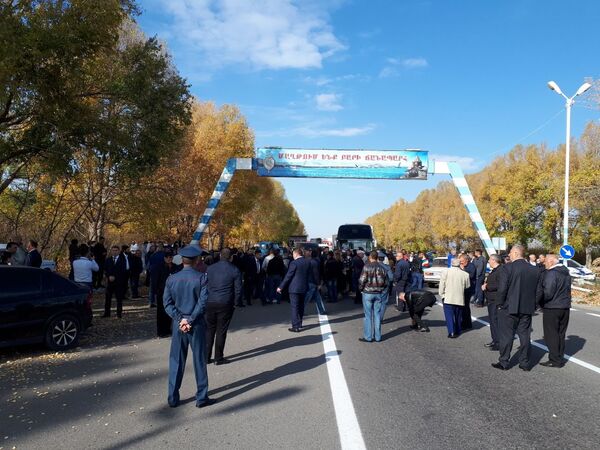 Ситуация на трассе Ереван-Севан напряженная — началась потасовка Ситуация на трассе Ереван-Севан напряженная — началась потасовка - Sputnik Армения