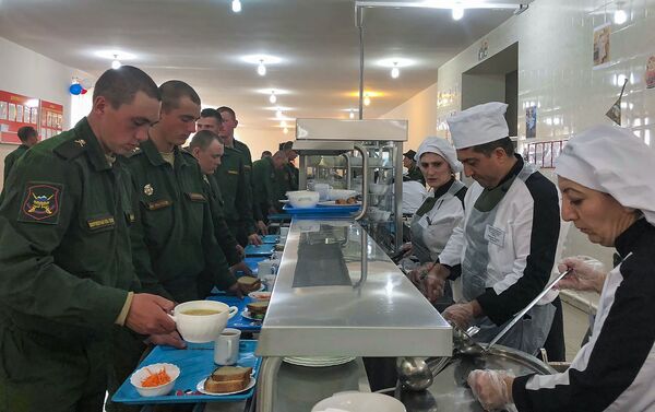 Հայ խոհարարները ռուսական 102-րդ ռազմակայանում - Sputnik Արմենիա