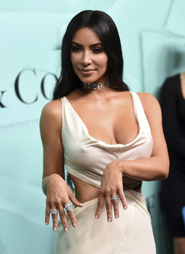 Телезвезда Ким Кардашьян на презентации новой коллекции Tiffany & Co Телезвезда Ким Кардашьян на презентации новой коллекции Tiffany & Co - Sputnik Армения