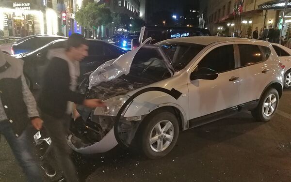 ДТП с участием мотоцикла на перекрестке улиц Амиряна и Закяна (23 октября 2018). Еревaн ДТП с участием мотоцикла на перекрестке улиц Амиряна и Закяна (23 октября 2018). Еревaн - Sputnik Армения