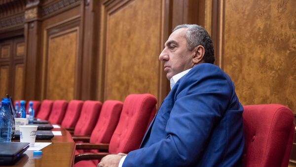 Депутат Самвел Алексанян на внеочередном заседании Парламента Армении (24 октября 2018). Еревaн - Sputnik Արմենիա