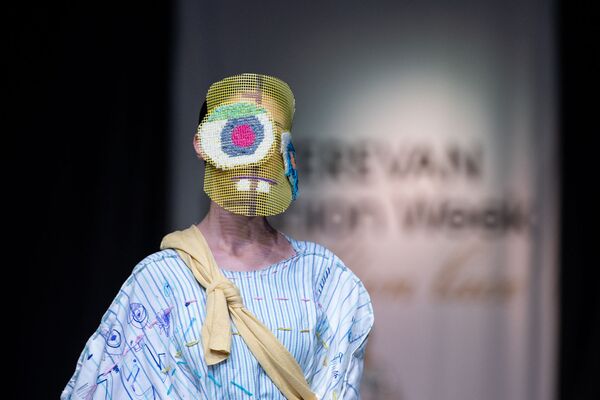 «Մերիդիան» էքսպո կենտրոնում Yerevan Fashion Week նորաձևության շաբաթն էր «Մերիդիան» էքսպո կենտրոնում Yerevan Fashion Week նորաձևության շաբաթն էր - Sputnik Արմենիա