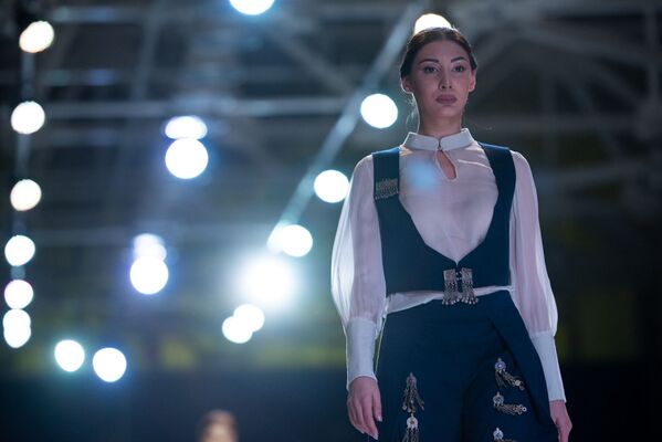 «Մերիդիան» էքսպո կենտրոնում Yerevan Fashion Week նորաձևության շաբաթն էր «Մերիդիան» էքսպո կենտրոնում Yerevan Fashion Week նորաձևության շաբաթն էր - Sputnik Արմենիա