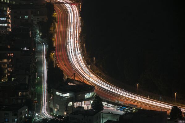 Автомобильное движение по дорогам ночного Токио, Япония - Sputnik Армения