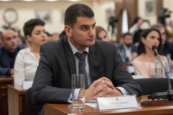 Первый заместитель мэра Еревана Грачья Саркисян Первый заместитель мэра Еревана Грачья Саркисян - Sputnik Արմենիա