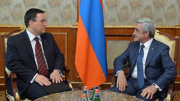 президент Армении Серж Саргсян и глава делегации ЕС в Армении Траян Христеа - Sputnik Армения