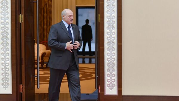 Президент Беларуси Александр Лукашенко перед заседанием Совета коллективной безопасности ОДКБ (8 ноября 2018). Астана - Sputnik Армения
