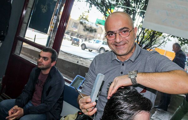 Сделай меня красивой: репортаж из самой тбилисской парикмахерской, где работают армяне Сделай меня красивой: репортаж из самой тбилисской парикмахерской, где работают армяне - Sputnik Армения