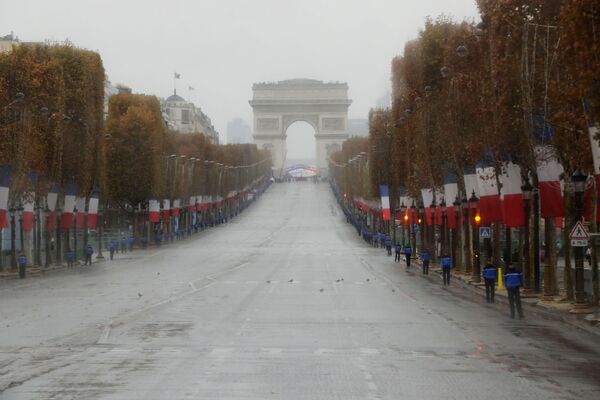 У Триумфальной арки в Париже перед началом мемориального мероприятия по случаю 100-летия окончания Первой мировой войны.  - Sputnik Армения
