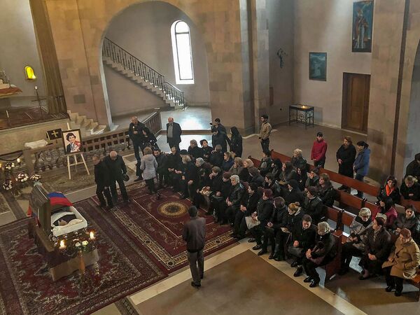 Если бы не политика, или Прощание с легендой: гюмрийцы раскрывают секреты Юрия Варданяна Если бы не политика, или Прощание с легендой: гюмрийцы раскрывают секреты Юрия Варданяна - Sputnik Армения
