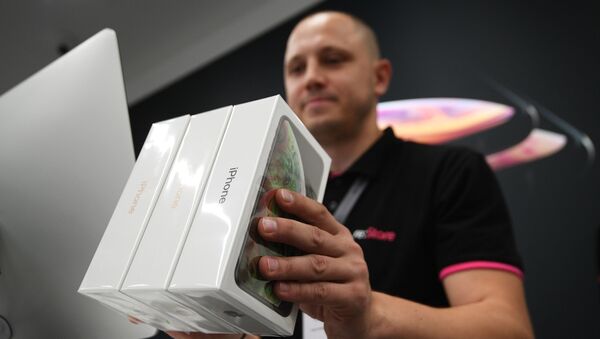 Коробки с телефонами iPhone XS и iPhone XS Max в магазине re:Store - Sputnik Արմենիա