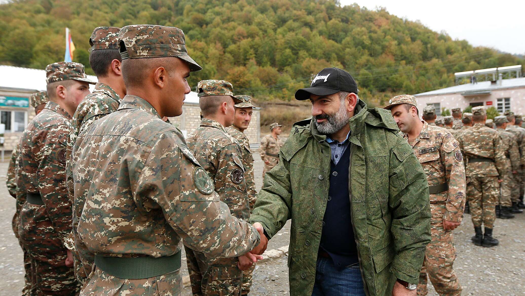 Срочно свежие новости арцаха. Армения Никол Пашинян в армии. Никол Пашинян Карабах. Никол Пашинян в военной форме. Никол Пашинян - Джалал Арутюнян.