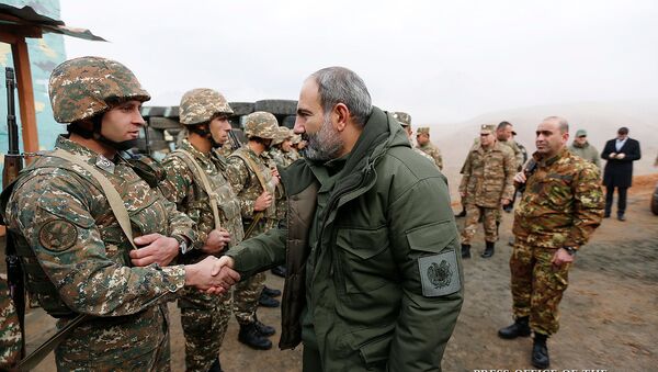 И.о. премьер-министра Никол Пашинян посетил боевую позицию одной из войсковой части (16 ноября 2018). Армения - Sputnik Արմենիա