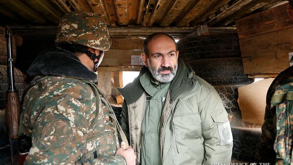 И.о. премьер-министра Никол Пашинян посетил боевую позицию одной из войсковой части (16 ноября 2018). Армения - Sputnik Արմենիա