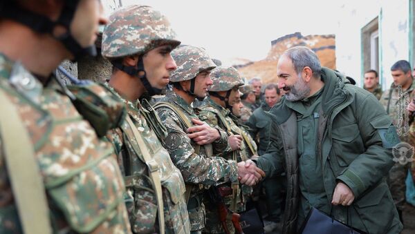 И.о. премьер-министра Никол Пашинян посетил боевую позицию одной из войсковой части (16 ноября 2018). Армения - Sputnik Արմենիա
