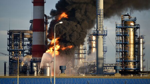 Пожар на Московском нефтеперерабатывающем заводе - Sputnik Армения