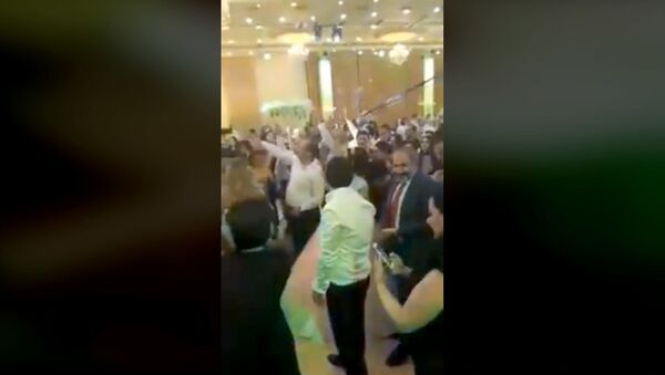 Никол Пашинян танцует на армянской свадьбе под песню «Духов» - Sputnik Армения