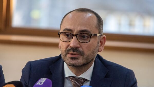 Директор еревaнского зоопарка Рубен Хачатрян на пресс-конференции (19 ноября 2018). Еревaн - Sputnik Արմենիա