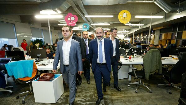 И.о. премьер-министра Никол Пашинян посетил армянский офис компании PicsArt (21 ноября 2018). Еревaн - Sputnik Արմենիա