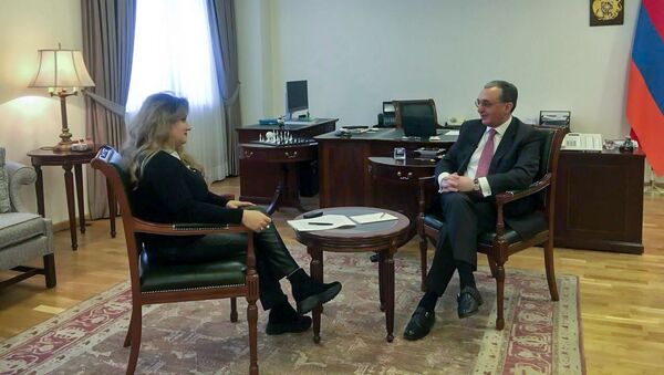 И.о. министра иностранных дел Зограб Мнацаканян во время интервью газете Аравот - Sputnik Армения