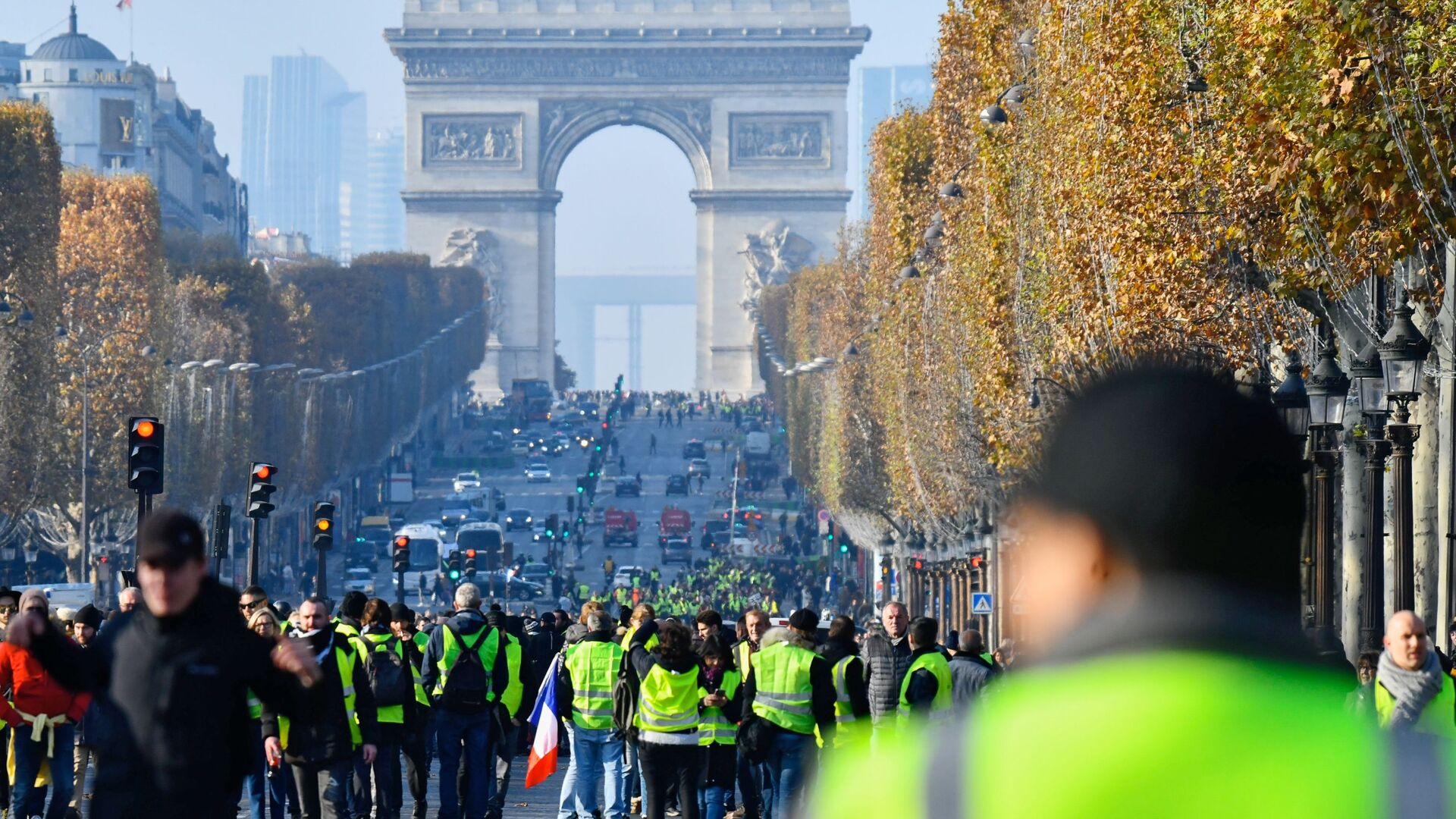 Протестующие во время акции Желтые жилеты (17 ноября 2018). Париж - Sputnik Армения, 1920, 06.03.2023