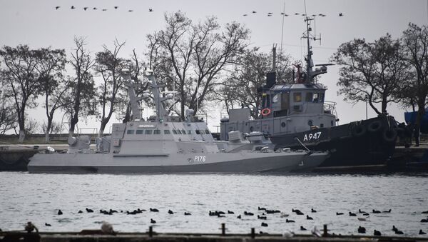 Задержанные украинские корабли доставлены в порт Керчи - Sputnik Армения