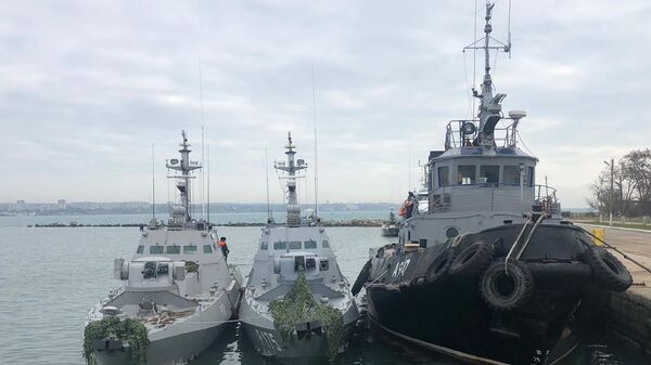 Задержанные украинские корабли доставлены в порт Керчи - Sputnik Արմենիա