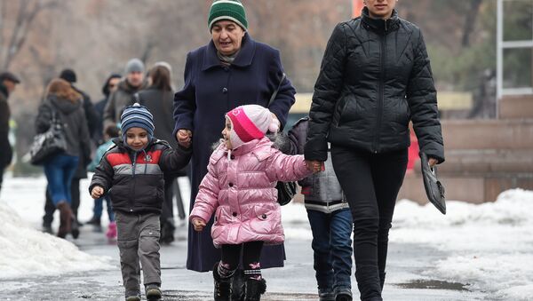 Родители с детьми - Sputnik Армения