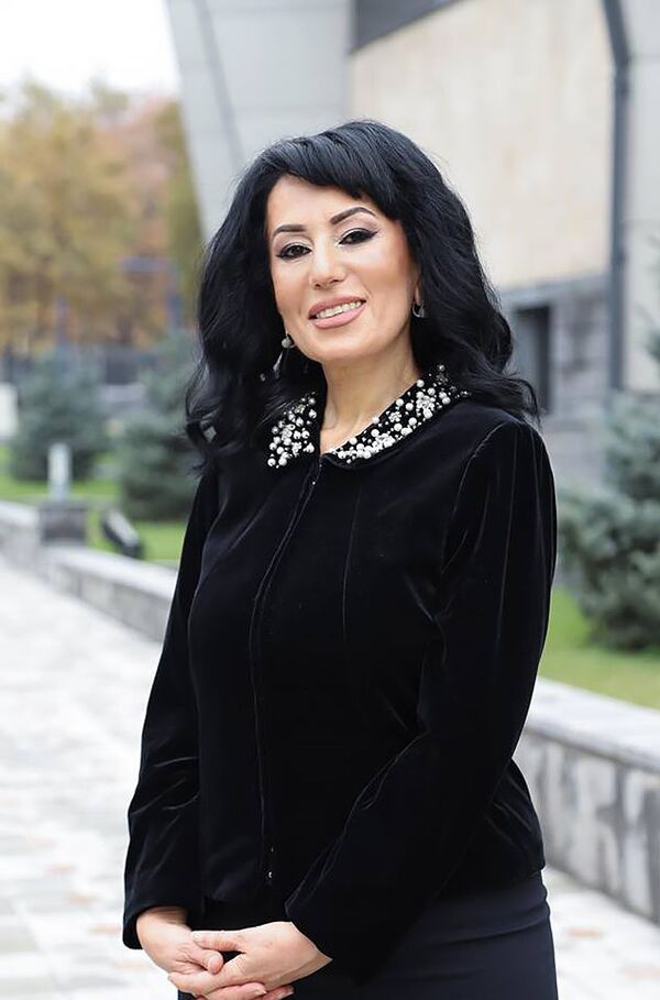 Կին քաղաքական գործիչը պետք է խնամված լինի. Նաիրա Զոհրաբյանը ընտանիքի և ամուսնու մասին Կին քաղաքական գործիչը պետք է խնամված լինի. Նաիրա Զոհրաբյանը ընտանիքի և ամուսնու մասին - Sputnik Արմենիա