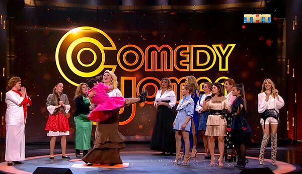 Знаменитый армянский комик в розовом платье хотел задвинуть маму Comedy Woman - видео Знаменитый армянский комик в розовом платье хотел задвинуть маму Comedy Woman - видео - Sputnik Армения