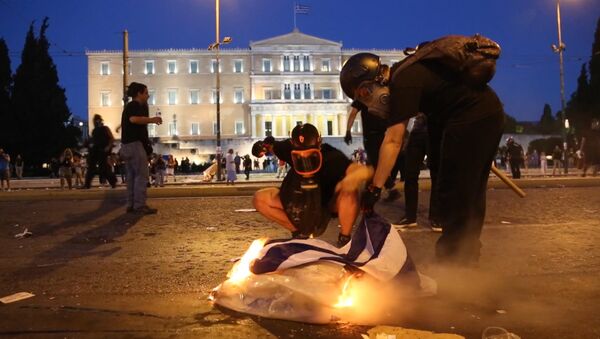 СПУТНИК_Протестующие забросали полицию коктейлями Молотова на митинге в Афинах - Sputnik Армения