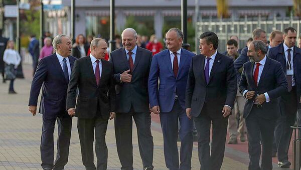 Прогулка лидеров стран участниц заседания Высшего Евразийского экономического совета (14 мая 2018). Сочи - Sputnik Армения