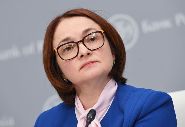 Председатель Центрального банка РФ Эльвира Набиуллина выступает на брифинге в Москве Председатель Центрального банка РФ Эльвира Набиуллина выступает на брифинге в Москве - Sputnik Армения
