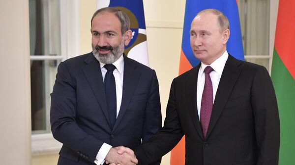 И.о. премьер-министра Армении Никол Пашинян и президент России Владимир Путин перед заседанием Высшего Евразийского экономического совета (6 декабря 2018). Санкт-Петербург - Sputnik Արմենիա
