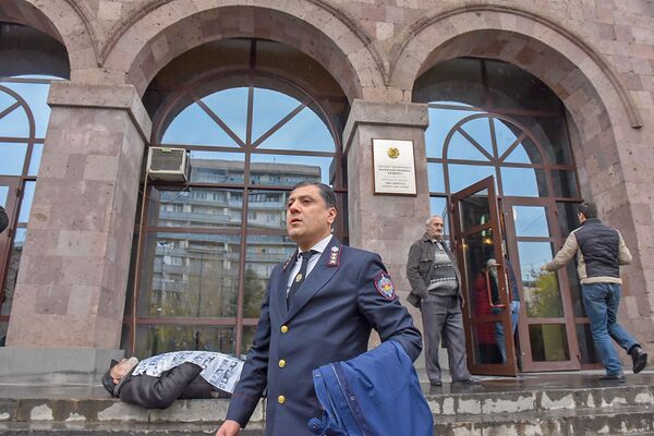 Суд принял решение об аресте Роберта Кочаряна Суд принял решение об аресте Роберта Кочаряна - Sputnik Армения