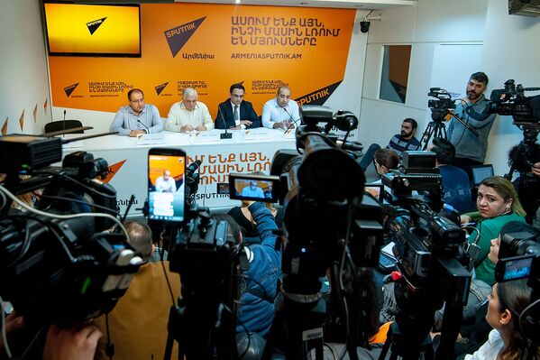 Пресс-конференции команды адвокатов Роберта Кочаряна (7 декабря 2018). Еревaн - Sputnik Армения