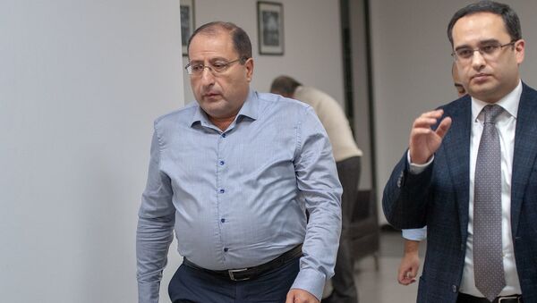 Адвокат Роберта Кочаряна Айк Алумян перед началом пресс-конференции (7 декабря 2018). Еревaн - Sputnik Армения