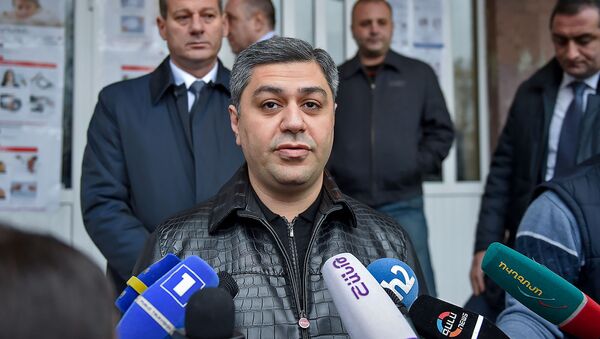 Глава СНБ Армении Артур Ванецян ответил на вопросы журналистов после выхода из избирательного участка (9 декабря 2018). Еревaн - Sputnik Արմենիա