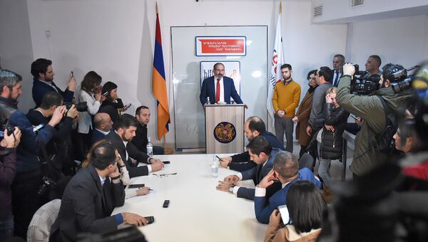 Никол Пашинян в штабе блока Мой шаг (10 декабря 2018). Еревaн - Sputnik Արմենիա