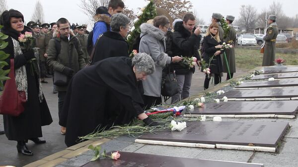 Ведь пилоты не умирают, они улетают в небо... 30 лет подвигу сербских летчиков в Армении Ведь пилоты не умирают, они улетают в небо... 30 лет подвигу сербских летчиков в Армении - Sputnik Армения